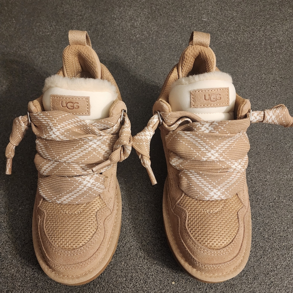 UGG Lowmel sand boot sneaker